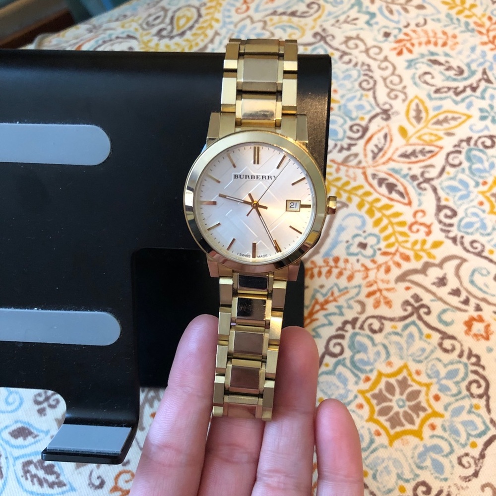 Unisex Burberry mother of Pearl Watch